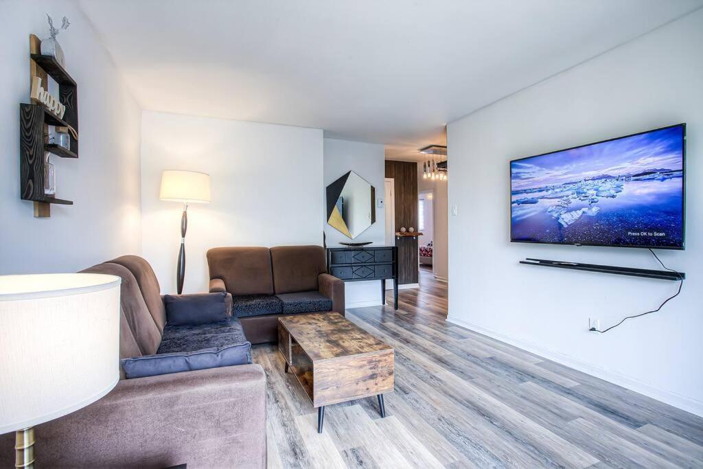 Luxery 3br Apartment, Free Parking Apartment Montreal